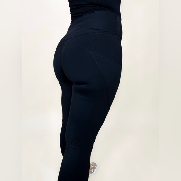 NWT Yelete Longer Length(33) Women's Black High-Waisted Leggings with Pockets. - Picture 5 of 6